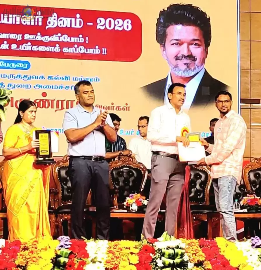 காஞ்சிபுரம் மாவட்ட தமிழ்நாடு தவ்ஹீத் ஜமாத் மருத்துவர் அணி செயலர் சர்புதீனுக்கு மக்கள் நல்வாழ்வு துறை அமைச்சர் அருண்ராஜ் விருது வழங்கினார்.